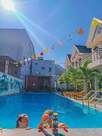 YoLo Pool Bar Villas