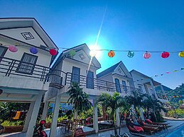 YoLo Pool Bar Villas