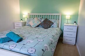 Gorgeous 3-bedroom Cottage by the River in Reading