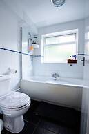 Gorgeous 3-bedroom Cottage by the River in Reading