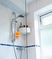 Gorgeous 3-bedroom Cottage by the River in Reading