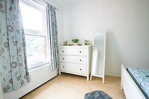 Gorgeous 3-bedroom Cottage by the River in Reading