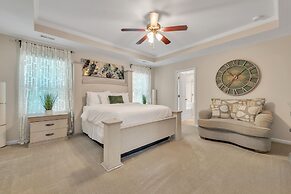 Charming Charlotte Retreat in Steele Creek by Redawning