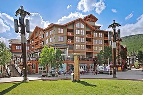 Co406 Copper One Lodge 2 Bedroom Condo by RedAwning