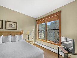 Co406 Copper One Lodge 2 Bedroom Condo by RedAwning