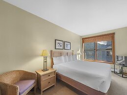 Co406 Copper One Lodge 2 Bedroom Condo by RedAwning