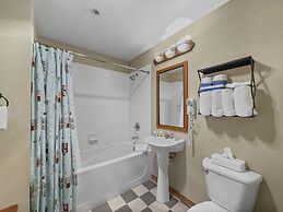 Co406 Copper One Lodge 2 Bedroom Condo by RedAwning