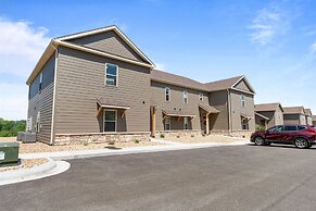 Tee House At Stonebridge 3 Bedroom Condo by RedAwning