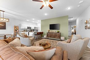 Tee House At Stonebridge 3 Bedroom Condo by RedAwning