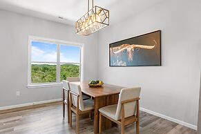 Tee House At Stonebridge 3 Bedroom Condo by RedAwning