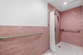 The New Yorker Miami Hotel