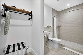 The New Yorker Miami Hotel