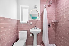 The New Yorker Miami Hotel