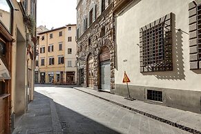 Neri 23 in Firenze With 3 Bedrooms and 2 Bathrooms