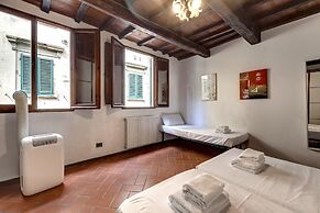 Pinti 46 in Firenze With 1 Bedrooms and 1 Bathrooms