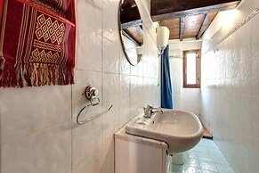 Pinti 46 in Firenze With 1 Bedrooms and 1 Bathrooms