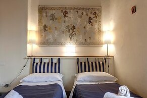 Leoni 10 in Firenze With 1 Bedrooms and 1 Bathrooms