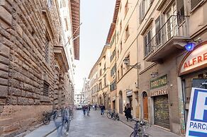 Leoni 10 in Firenze With 1 Bedrooms and 1 Bathrooms