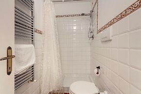 Leoni 10 in Firenze With 1 Bedrooms and 1 Bathrooms