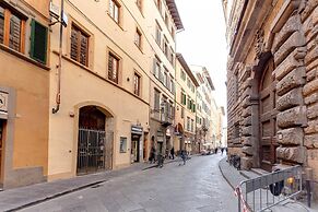 Leoni 10 in Firenze With 1 Bedrooms and 1 Bathrooms