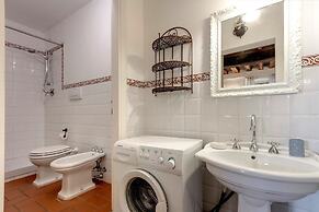 Leoni 10 in Firenze With 1 Bedrooms and 1 Bathrooms