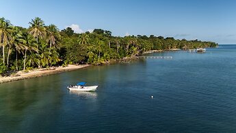 Private Beachfront House With Kayak & Guided Tours