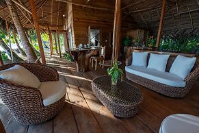 Private Beachfront House With Kayak & Guided Tours