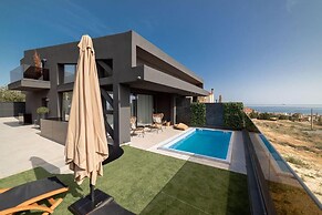 Inviting 4-bed Villa Lia in Vathianos Kampos