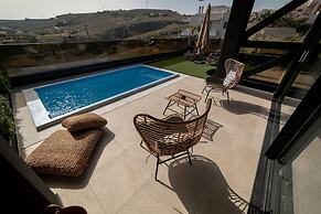 Beautiful 4-bed Villa Ria in Vathianos Kampos