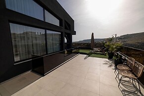 Beautiful 4-bed Villa Ria in Vathianos Kampos