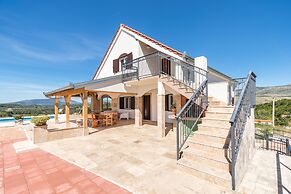 Luxury Villa With Heated Pool & Magnificent View