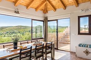 Luxury Villa With Heated Pool & Magnificent View