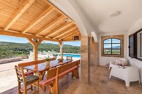 Luxury Villa With Heated Pool & Magnificent View