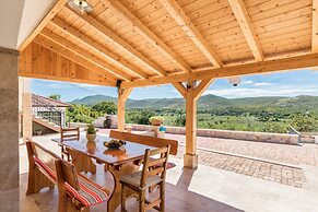 Luxury Villa With Heated Pool & Magnificent View