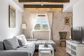 Luxury Villa With Heated Pool & Magnificent View