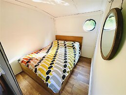 Boutique Boat Stays Contemporary Barge