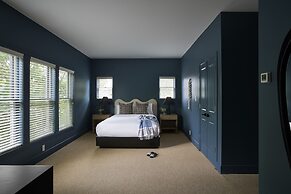 The Neighborhood Hotel-New Buffalo