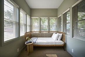The Neighborhood Hotel-New Buffalo