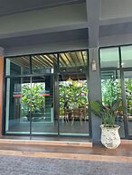 The Bedrooms Maeklong Service Apartment