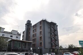 The Bedrooms Maeklong Service Apartment