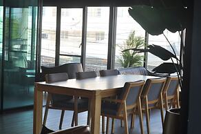 The Bedrooms Maeklong Service Apartment