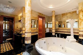 Holiday Inn Suites Kuwait by IHG