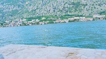 Nature View Cozy Flat 1 min to Sea in Kotor