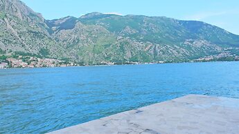 Nature View Cozy Flat 1 min to Sea in Kotor