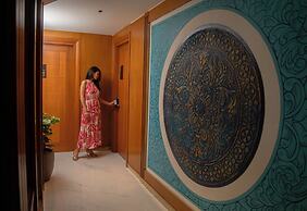 UMET Seaview Hotel with Free Roundtrip Airport Pick up and drop off