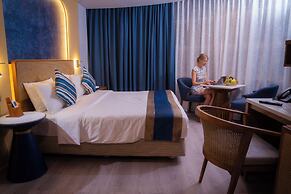 UMET Seaview Hotel with Free Roundtrip Airport Pick up and drop off