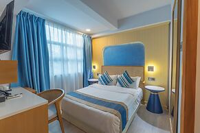 UMET Seaview Hotel with Free Roundtrip Airport Pick up and drop off