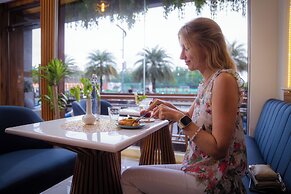 UMET Seaview Hotel with Free Roundtrip Airport Pick up and drop off