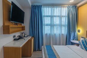 UMET Seaview Hotel with Free Roundtrip Airport Pick up and drop off