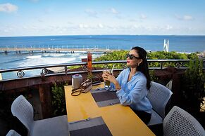 UMET Seaview Hotel with Free Roundtrip Airport Pick up and drop off